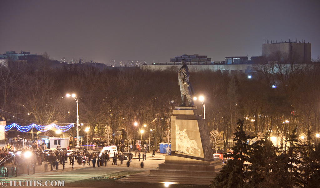Новогодний фейерверк на Площади Свободы. Харьков