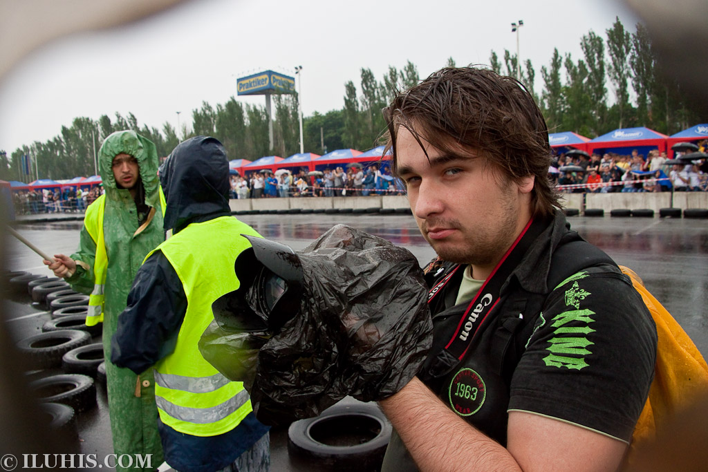 Соревнования по дрифту под дождем в Донецке