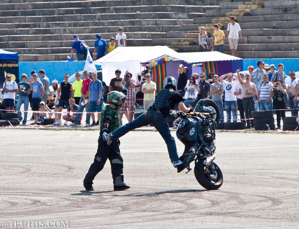 Шоу мотоциклистов. 10-й Международный фестиваль BMW. Киев