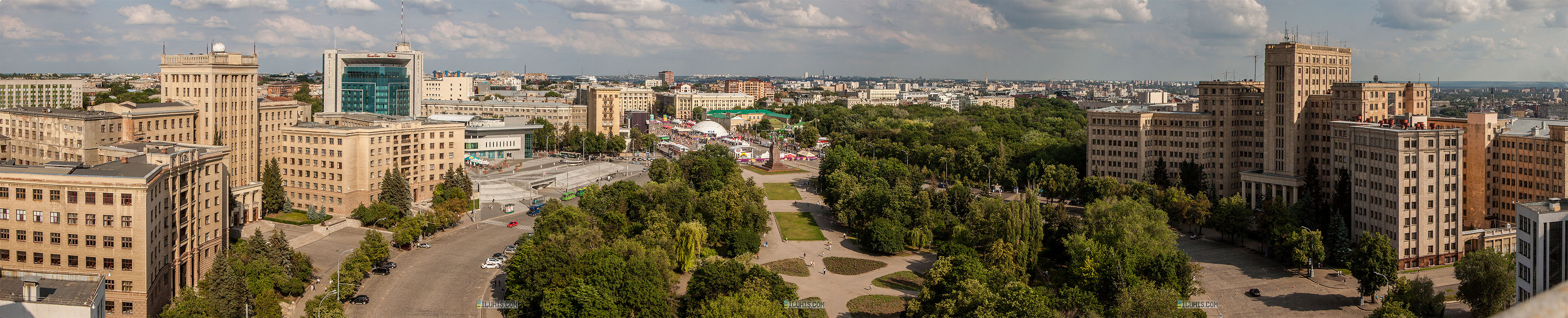 Панорама площади Свободы в Харькове с крыши Госпрома.